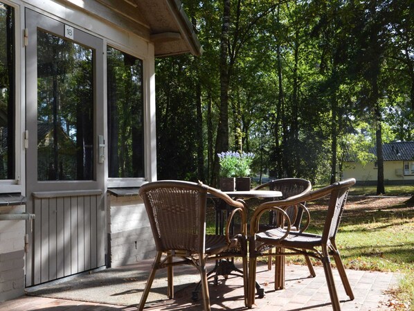 Balcony - Detached Cottage on Quiet Park (Stramproy)