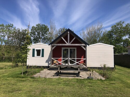 Comfy Chalet with Microwave near Wadden Sea