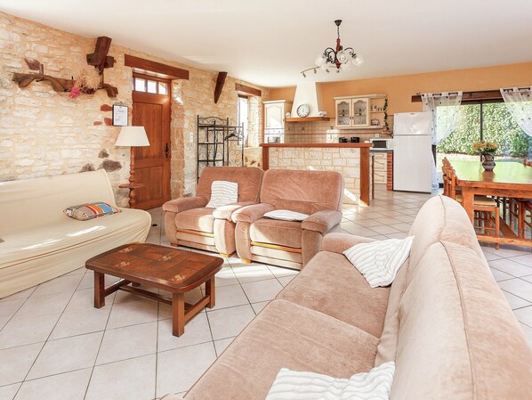 Living room - Cosy Holiday Home Near the Causses du Quercy (Lavercantiere)