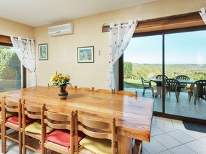House | Dining - Cosy Holiday Home Near the Causses du Quercy (Lavercantiere)