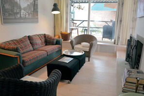 House | Living room - Lovely Holiday Home in Noordwijkerhout near Lake (Noordwijkerhout)