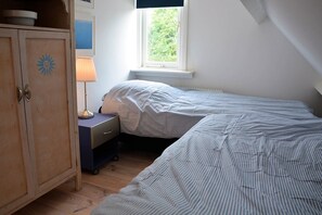 2 bedrooms, individually furnished, bed sheets - Lovely Holiday Home in Noordwijkerhout near Lake (Noordwijkerhout)