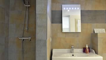 Villa | Bathroom | Shower, towels