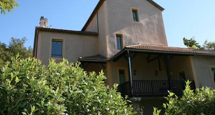 Spacious Villa in Drome With Swimming Pool
