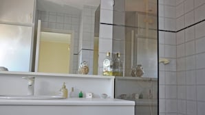 Bathroom - Authentic Wine Chateau With Private Swimming Pool, Unique View and Total Privacy (Floressas)