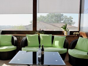 Villa | Ruang tamu | Pendiangan 