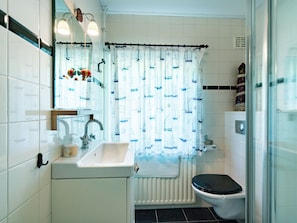 Bathroom - Sunny Cottage in Burgh-haamstede Zealand With Garden (Burgh-Haamstede)