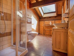 Chalet | Bathroom | Shower - Chalet in Chatel Near Les Portes du Soleil (Chatel)