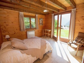 Chalet | 6 kamar tidur dan dilengkapi dengan perabotan berbeda-beda