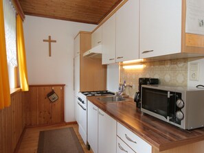 Apartment | Private kitchen | Oven - Cozy Cabin in Niedernfritz near Ski Area (Huettau)