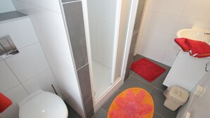 Apartment | Bathroom - Cozy Cabin in Niedernfritz near Ski Area (Huettau)