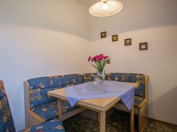 Apartment | Dining