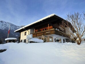 Exterior - Scenic Holiday Home With Ski Storage, Parking, Balcony (Mariastein)