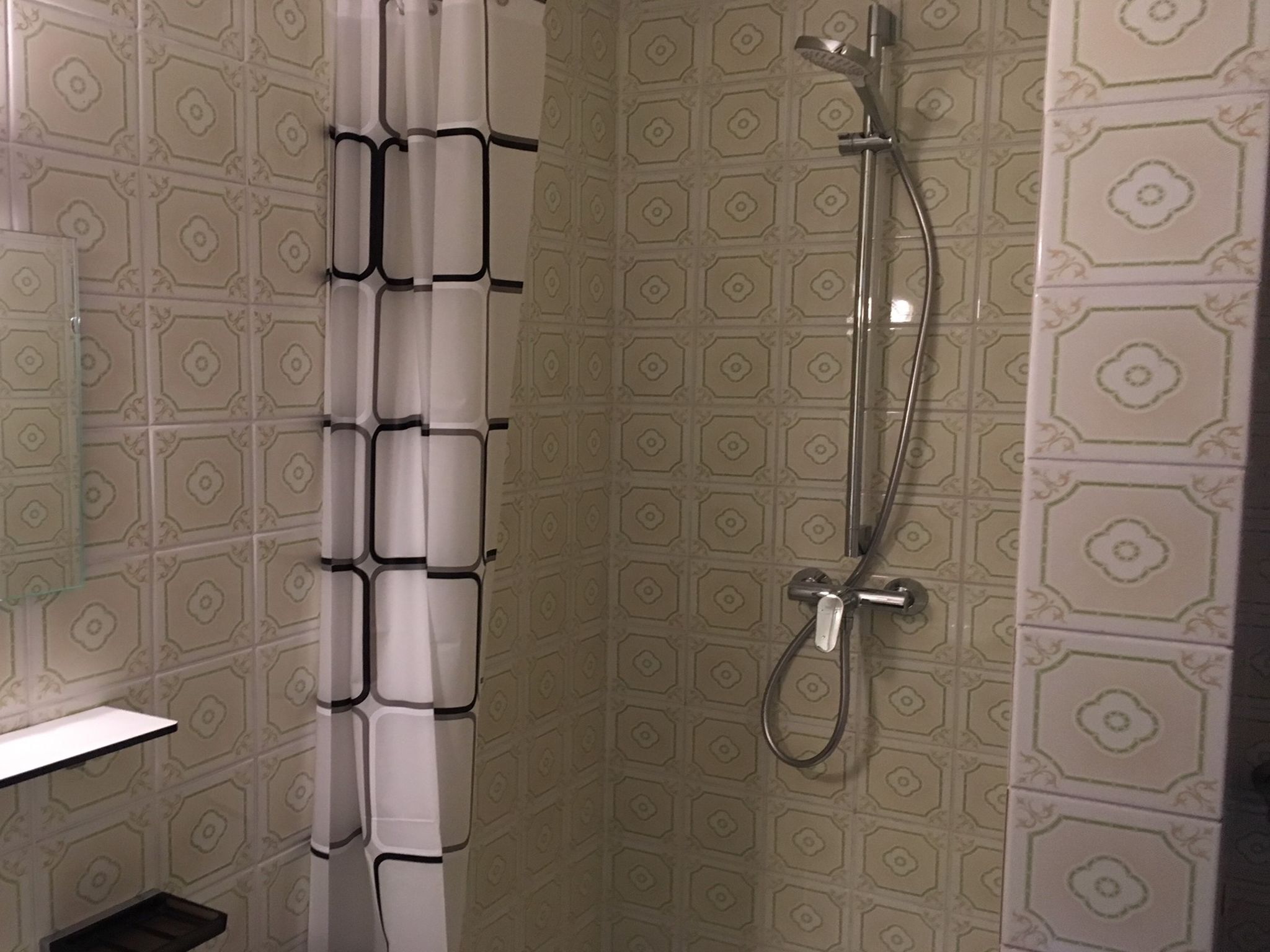 Ferienhaus | Badezimmer | Dusche, Handtücher