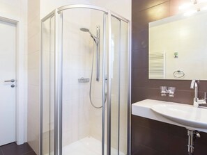 Apartment | Bathroom
