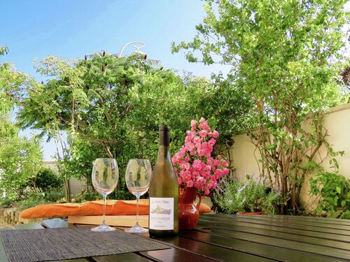 Comfortable Cottage With Heated Pool and Secluded Garden in the Cognac Region
