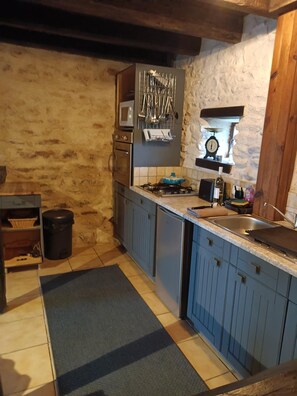 House | Private kitchen - Peaceful Getaway in Teilhet (Teilhet)