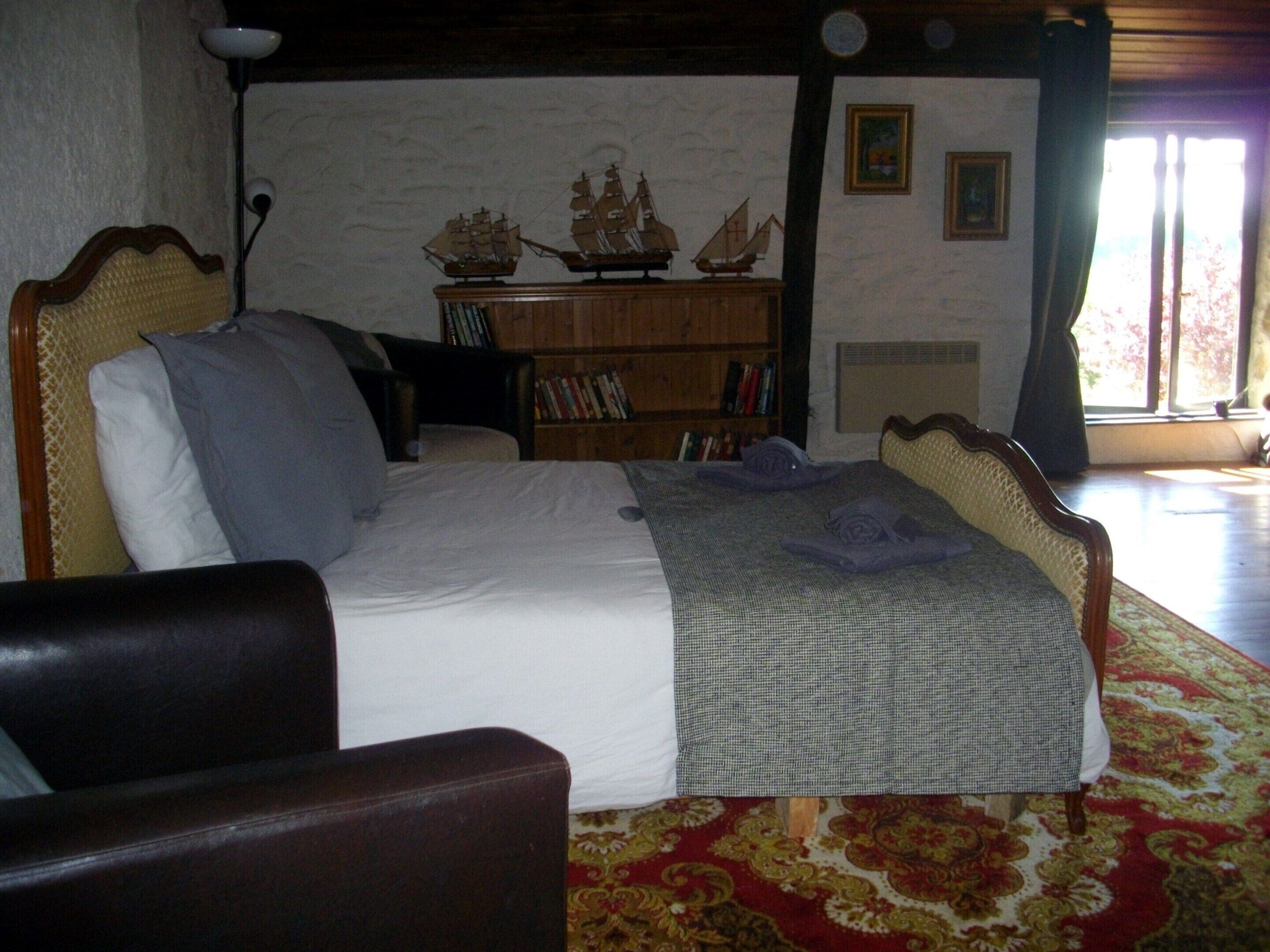 1 bedroom, individually furnished, bed sheets