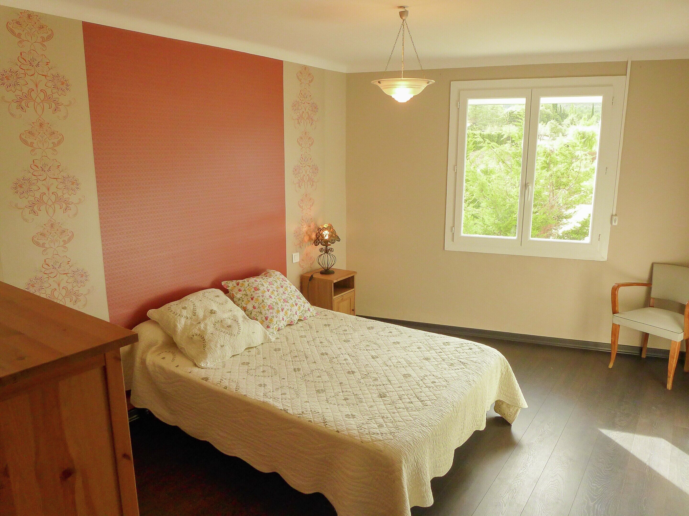 House | 3 bedrooms, individually furnished, iron/ironing board