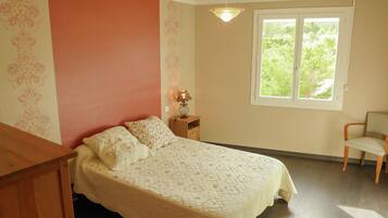 House | 3 bedrooms, individually furnished, iron/ironing board