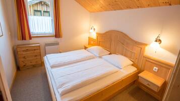 3 bedrooms, bed sheets