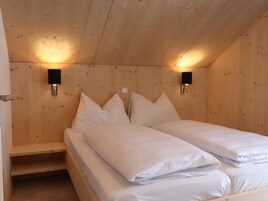 Chalé | 3 quartos, individualmente mobiliados, roupa de cama