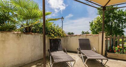 Pretty Holiday Home in Fléac-sur-seugne Near Boat