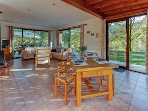 Dining - Modern Holiday Home in Midi-pyrénées With a Shared Swimming Pool (Connac)