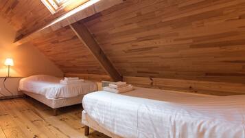 Cottage | 2 bedrooms, individually furnished, bed sheets