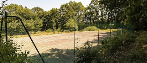 Cottage | Sports court