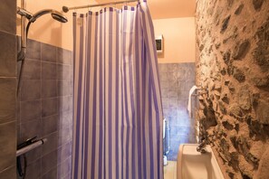 Cottage | Bathroom - Cottage in Chaleix Near Forest and Lake (Chalais)