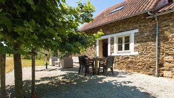 Cottage | Tempat makan luar