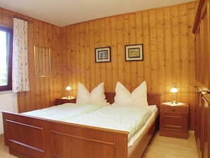 Apartment | 2 bedrooms, individually furnished, bed sheets