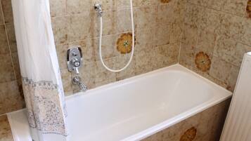 Appartamento | Bagno | Doccia, asciugamani