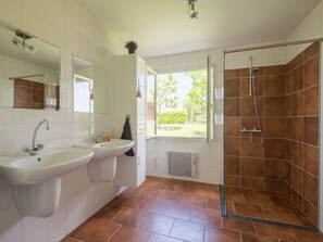 House | Bathroom | Shower - Spacious Holiday Home in Sadillac With Swimming Pool (Sadillac)