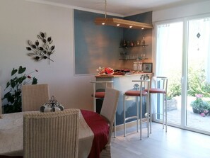 Dining - Peaceful Forest Stay in Pedernec (Pedernec)