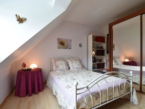 House | Room amenity - Peaceful Forest Stay in Pedernec (Pedernec)