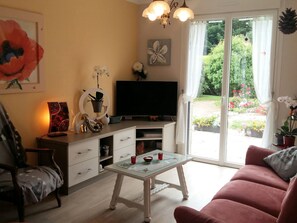 House | Living room - Peaceful Forest Stay in Pedernec (Pedernec)
