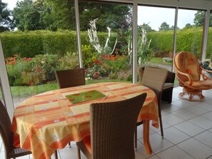 Dining - Peaceful Forest Stay in Pedernec (Pedernec)