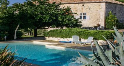 Pleasant Gite on a Quiet Domain With Large Swimming Pool and a Park-like Garden