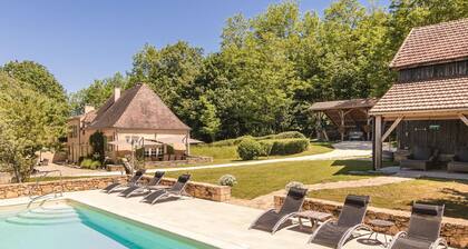 Armhouse With Artistic Interiors and Pvt. Pool in STE Alvère
