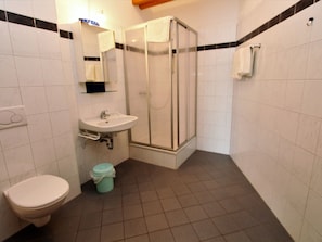 Bathroom - Spacious Apartment in Sankt Kanzian near Lake Klopein (Sankt Kanzian am Klopeiner See)