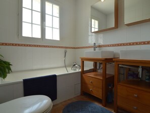 Bathroom - Single Storey Villa, Right Beside an Internationally Renowned 27hole Golf Course (Vasles)