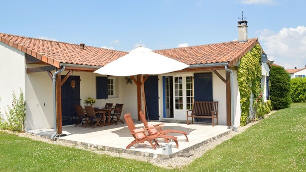 Balcony - Single Storey Villa, Right Beside an Internationally Renowned 27hole Golf Course (Vasles)