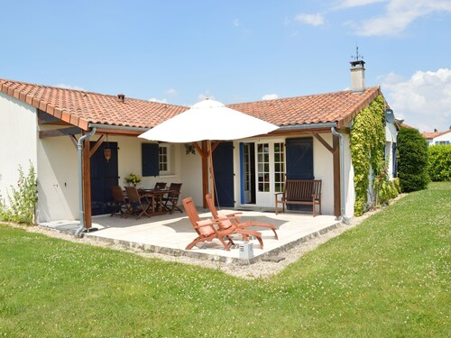 Single Storey Villa, Right Beside an Internationally Renowned 27hole Golf Course