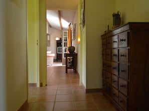 Reception - Single Storey Villa, Right Beside an Internationally Renowned 27hole Golf Course (Vasles)