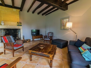 Living room - Beautiful Stone House With Private Pool Close to Saint-émilion (Saint-Cibard)