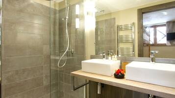 Chalet | Bathroom | Shower
