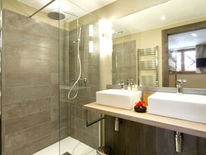 Chalet | Bathroom | Shower - Lovely Chalet at the Bellevarde ski Lift in Espace Killy (Val-d'Isere)