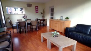 Unclassified image, 5 of 25, button - Spacious Home with Fireplace near North Sea Beach (Ellemeet)